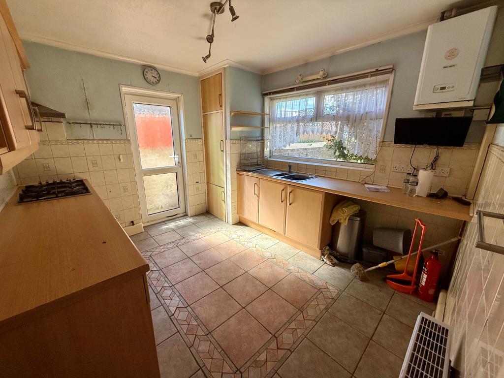 Lot: 150 - DETACHED HOUSE FOR REFURBISHMENT - Kitchen